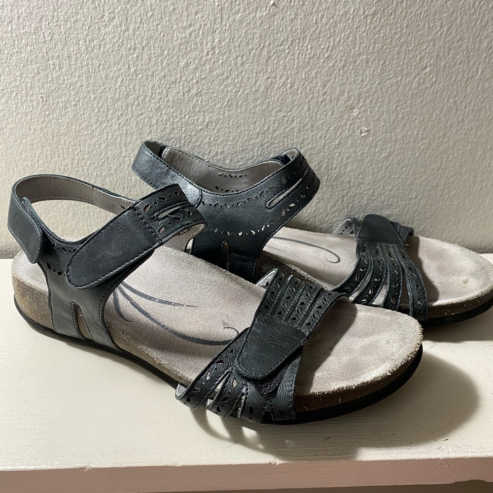 Abeo Sandals